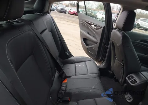 2018 Buick Regal Sportback Essence z USA, uszkodzony, nr VIN W04GP6SX9J1074899